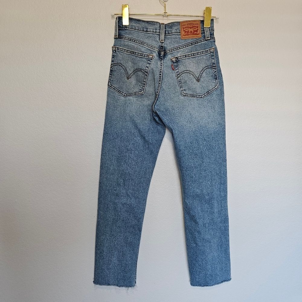 Levi's | Wedgie Straight Leg Button Fly Jeans in Light Wash Denim, Women's 25 - Picture 3 of 7